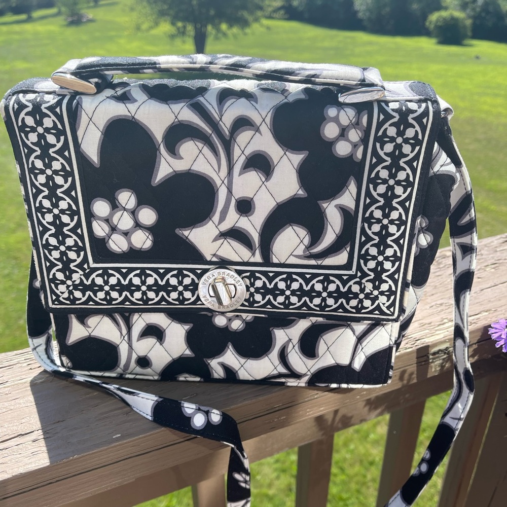 Vera Bradley Black/White purse - like new!